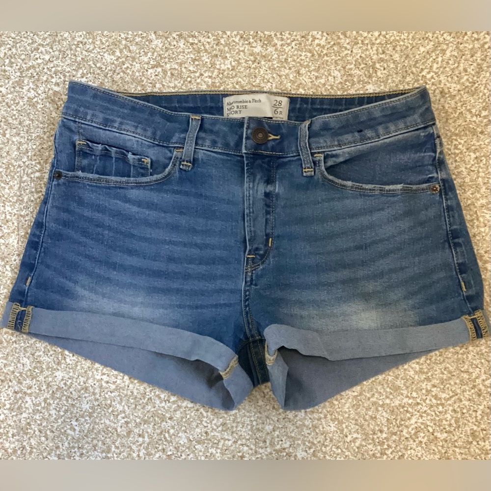 Abercrombie & Fitch Mid-Rise Short